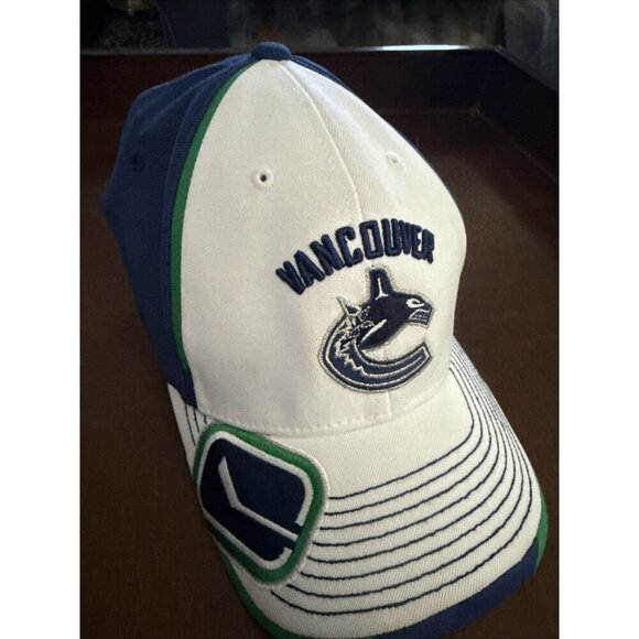 Vancouver Canucks Reebok Center Ice NHL Piped Bill Hockey Cap Hat L/XL - Picture 1 of 10